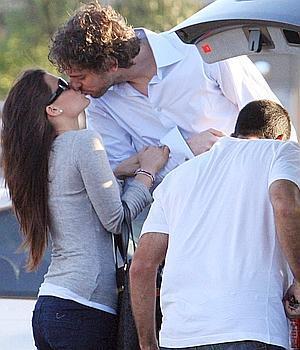  Pau gasol and Silvia Lopez Castro Kissing!!!