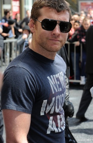  Sam at Russell Crowe Walk of Fame Ceremony (04.12.10)