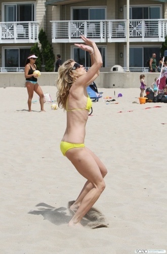 Annalynne @ the beach 4-17-2010