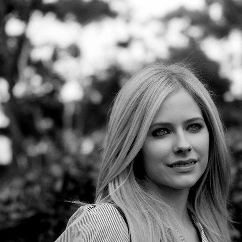  Black and White Avril pics