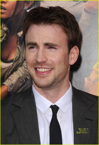  Chris Evans Brings 'The Losers' to L.A.