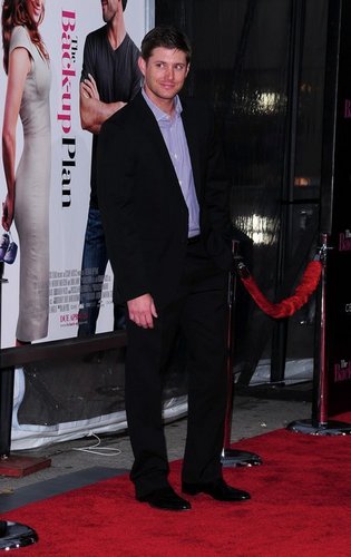  Jensen at the premiere of "The Back Up Plan"