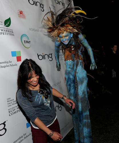  Michelle at the Earth 일 celebration (04.22.10)