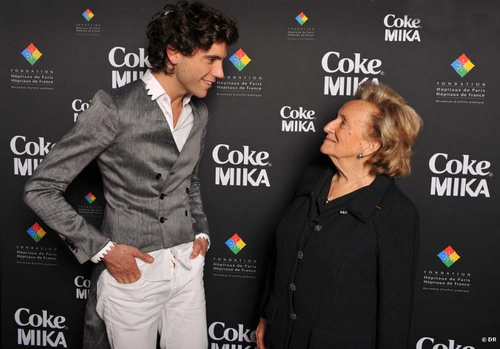  Mika @ his Private tunjuk for Coke