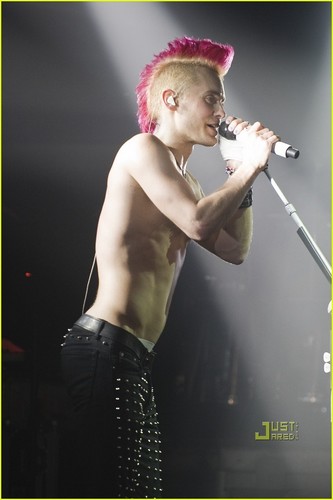  Shirtless Jared Leto: 30 giây to Mars Concert!