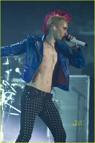 Shirtless Jared Leto: 30 초 to Mars Concert!