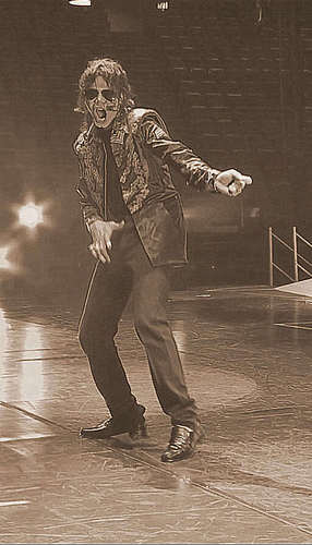  This Is It, he still dancing «3