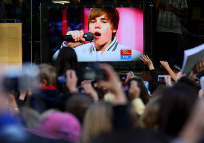  April 26th - Justin Performs At Sunrise