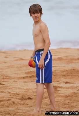  At समुद्र तट in Sydney, Australia (24th April, 2010)