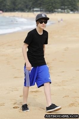  At пляж, пляжный in Sydney, Australia (24th April, 2010)