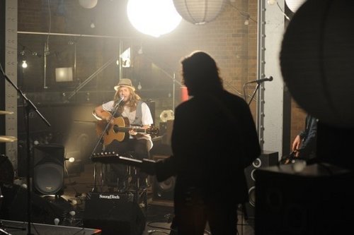  Behind The Scenes pics from 爱情 Is An Animal video shoot!
