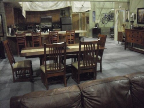  Behind the Scenes of OTH (Mouth's apartment)