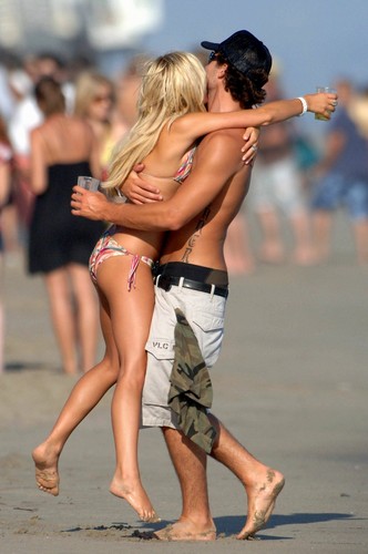  Brody and Kristin - пляж, пляжный