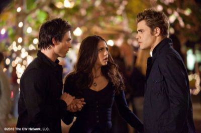  Damon and Elena holding hands