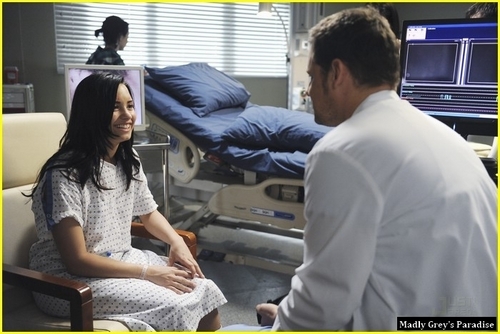  Episode 6.22 - Shiny Happy People - Promotional foto's