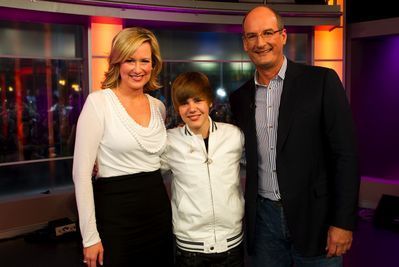  Events > 2010 > April 26th - Justin Performs At Sunrise