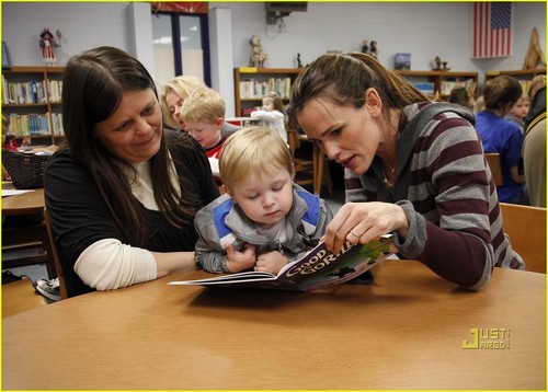 Jennifer Garner Reads to Kentucky Kids for 'Idol Gives Back'