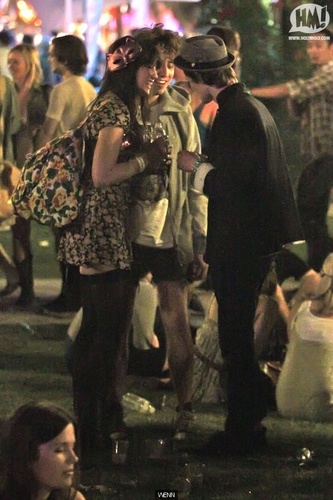  Matt Smith & bunga aster, daisy Lowe at Coachella