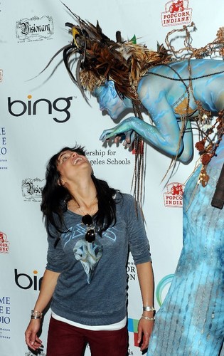  Michelle Rodriguez arrives at The Green Carpet and home pagina boom Earth dag celebration (april 22.5.2010)