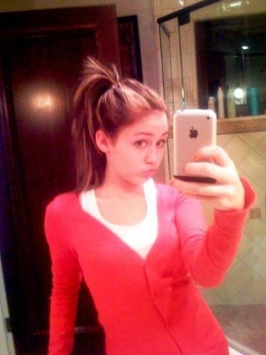  Miley Cyrus Cell Phone Pics (RARE)