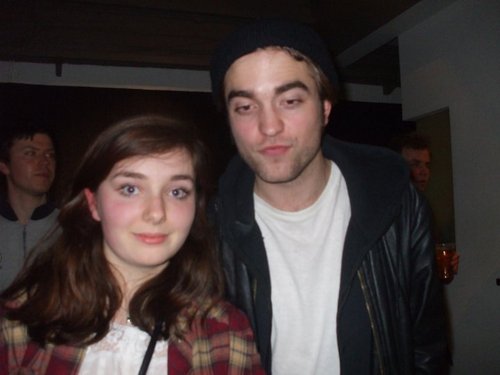  New/Old Picture of Robert Pattinson With a پرستار
