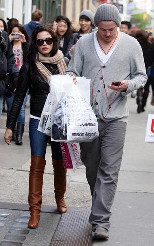  Channing Tatum and Jenna Dewan shopping in NYC (April 28)