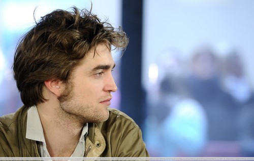  HQ photos Of Robert Pattinson On The Today montrer