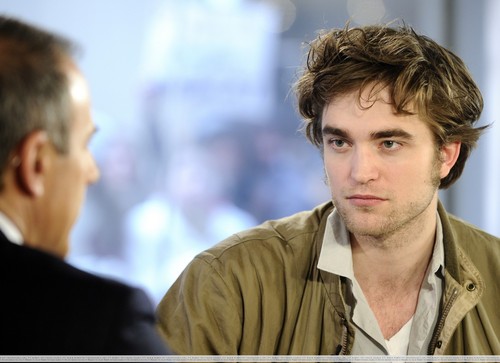  HQ foto's Of Robert Pattinson On The Today toon