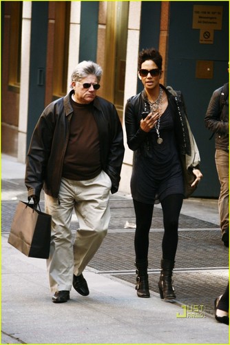 Halle Berry & Manager Hold Hands