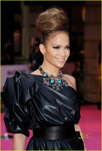  Jennifer Lopez: Beehive Back-Up Plan!