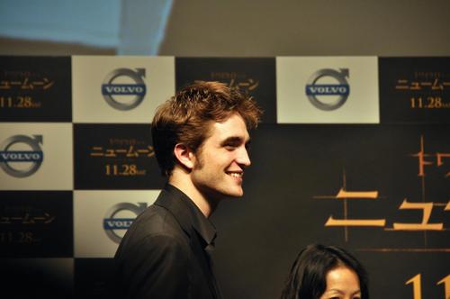 Old/New Fan Pictures of Robert Patiinson in Japan 