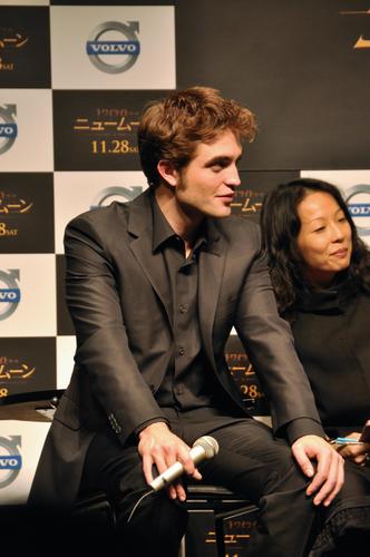  Old/New fan Pictures of Robert Patiinson in Japan
