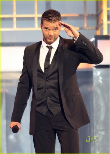 Ricky Martin Hits Billboard Latin Musica Awards
