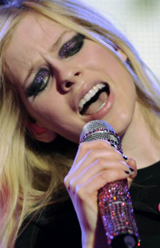 avril live images