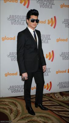  foto's of adam in GLAAD awards
