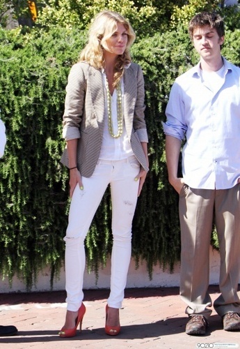  AnnaLynne McCord at the Coffee maharage, maharagwe before attending a Preview