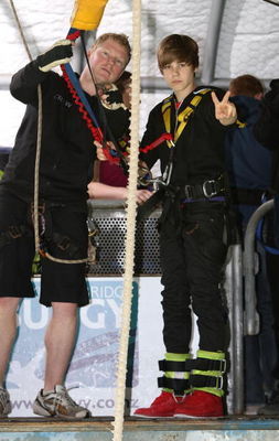  Candids > 2010 > April 27th - Bungee Jumping In New Zealand