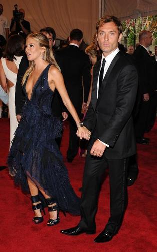  Jude Law and Sienna Miller at the MET Gala and afterparty (May 3)