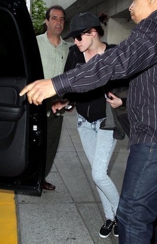  Kristen Stewart arriving in NYC