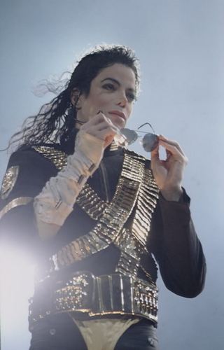  Michael is so sweet inoccent cute adorable sexy everything :D We l’amour toi