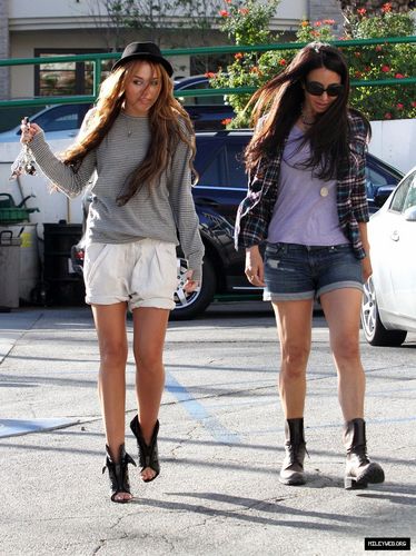  Out and about with a friend in Los Angeles - May 1 [HQ]