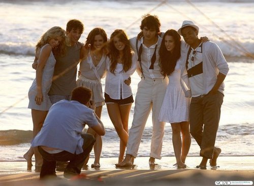 The cast of 90210 poses for a photo shoot in Manhattan Beach
