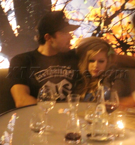  Avril and Brody at a restaurant