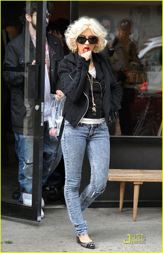 Christina Aguilera: Mother's Day Shopping