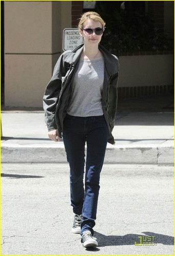  Emma Roberts: Valentine's dia DVD Out May 18th!