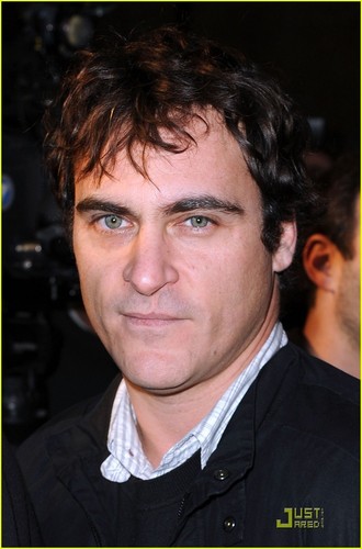  Joaquin at the Exit Through the Gift kedai premiere (April 12)
