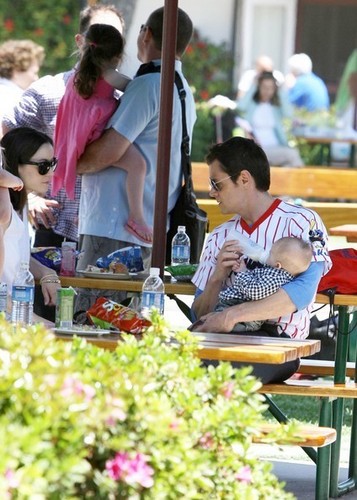  Johnny Knoxville & His Son Rocko in Malibu (May 9, 2010)