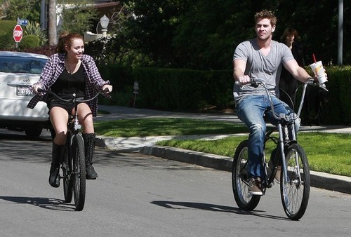  Miley Cyrus And Liam Hemsworth Out For A Bike Ride