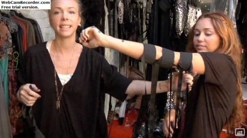  The Fit: Behind The Scenes of 'Can't Be Tamed' musique Video (11th April 2010)