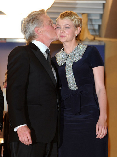  Carey Mulligan: 'Wall straat 2' Premiere at Cannes!